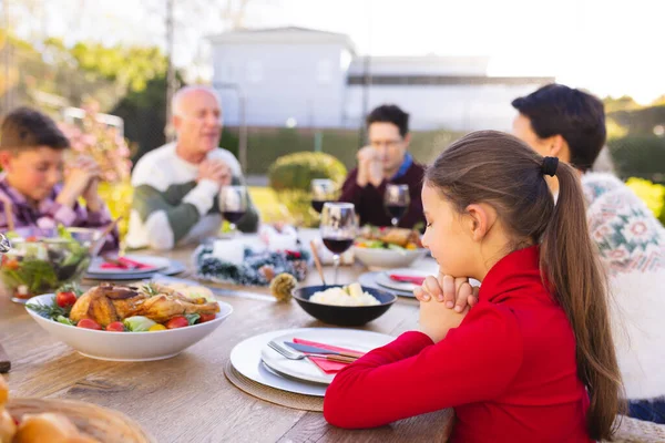 Happy Caucasian Family Spending Time Together Praying Meal Garden Spending — Stock Photo, Image