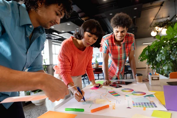 Creatieve Multiraciale Collega Plannen Strategie Vergadering Kantoor Ongewijzigd Teamwork Creatief — Stockfoto