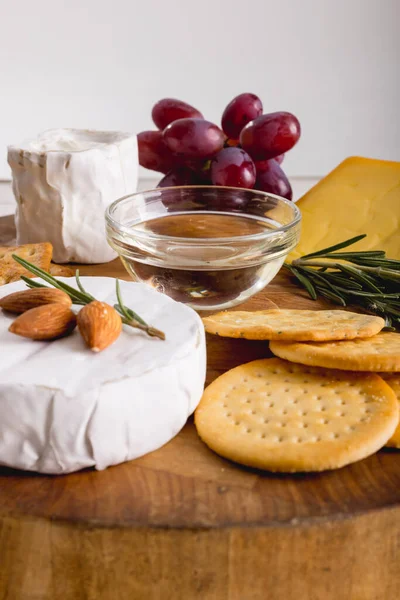 Close Cheese Grapes Almonds Crackers Wooden Board Copy Space Unaltered — Stock Photo, Image