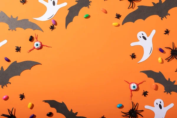 Несколько Хэллоуин Игрушки Конфеты Копией Пространства Оранжевом Фоне Осенний Сезон — стоковое фото