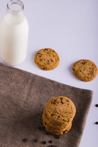 Tej Üveg Üveg Cookie Fehér Háttér Másolás Helyet Változatlan Étel — Stock Fotó