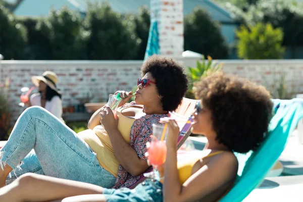 Biracial Young Females Afro Hair Drinking Cocktails While Relaxing Deckchairs — Stock Photo, Image