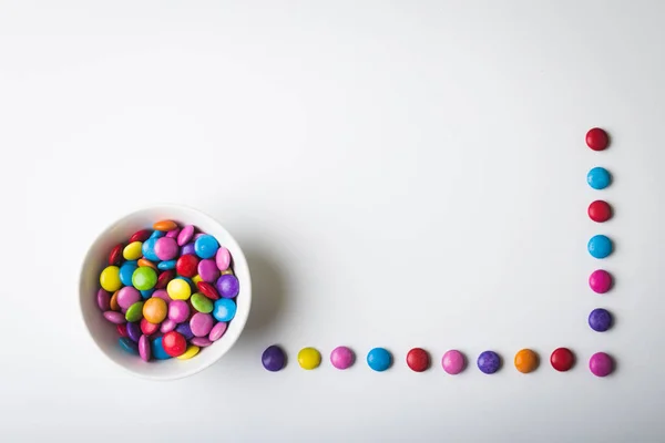 Widok Nad Głową Kolorowe Cukierki Ułożone Obok Siebie Miejsca Kopiowania — Zdjęcie stockowe