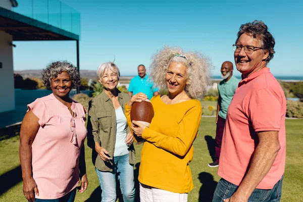 Portrait Happy Multiracial Senior Friends Playing Rugby Yard Clear Sky — Stock Photo, Image