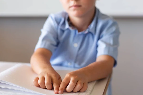 Midsection Caucasian Elementary Schoolboy Pointing Braille Desk Class Inalterado Educación —  Fotos de Stock