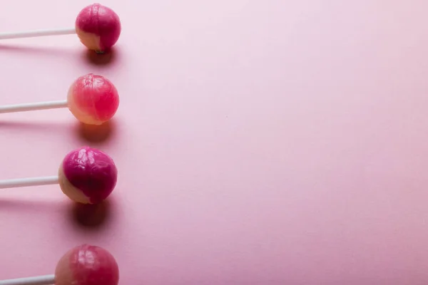 Felülnézetben Nyalókák Rendezett Egymás Mellett Másolás Helyet Rózsaszín Háttér Változatlan — Stock Fotó
