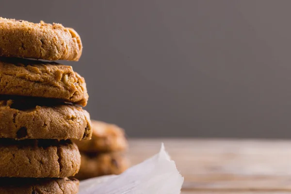 Közelkép Cookie Egymásra Szürke Háttér Másolás Helyet Változatlan Élelmiszer Sült — Stock Fotó