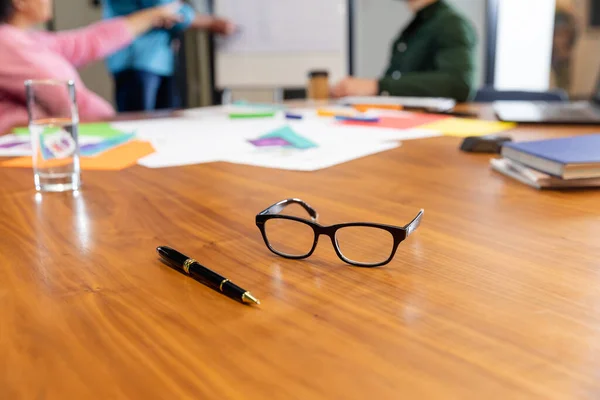 Pen Eyeglasses Conference Table While Business Colleagues Background Creative Office — Stock Photo, Image