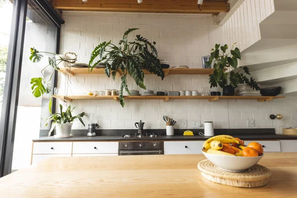 モダンな家のキッチンのモダンなインテリアの眺め 不動産とインテリアデザインのコンセプト — ストック写真