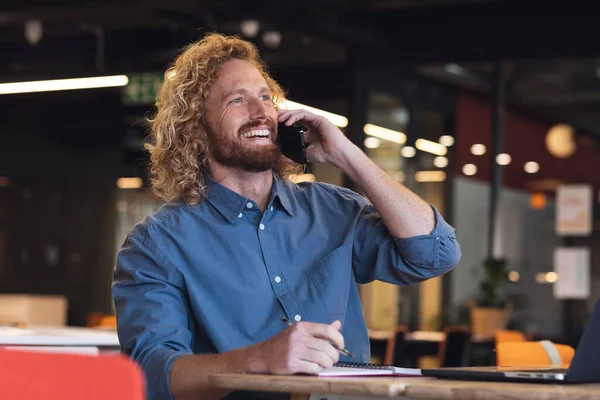 Happy Young Caucasian Businessman Looking Away While Talking Smart Phone — Stock Photo, Image