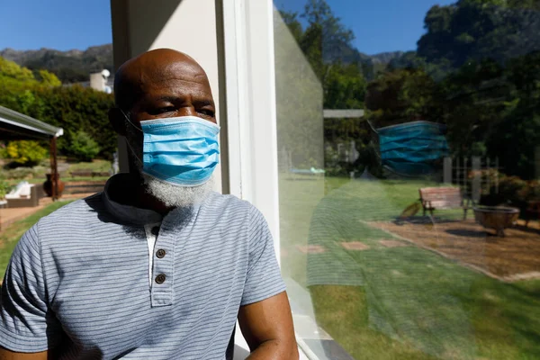 Senior African American Man Spending Time Home Wearing Face Mask — Stock Photo, Image
