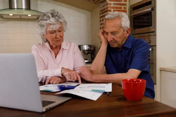 Senior Caucasian Couple Spending Time Home Together Sitting Kitchen Using — Stock Photo, Image