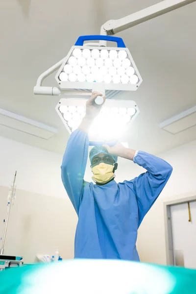African American Male Surgeon Adjusting Light Operation Operating Theatre Copy — Stock Photo, Image