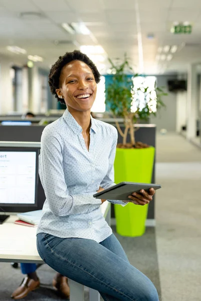 Portrait Cheerful African American Female Architect Using Digital Tablet While — Stock Photo, Image