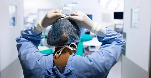 Hátsó Nézet Ázsiai Női Sebészről Aki Arcmaszkot Visel Műtétje Előtt — Stock Fotó