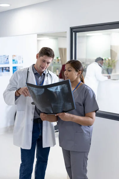 Unaltered Portrait Diverse Male Female Doctor Discussing Ray Hospital Corridor — Stock Photo, Image