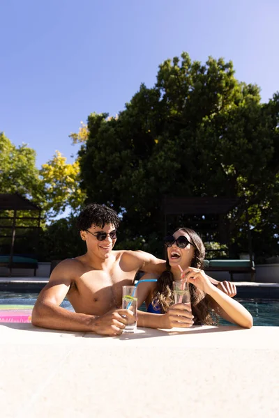 Happy Diverse Fit Couple Standing Swimming Pool Laughing Sun Cocktails — Stock Photo, Image
