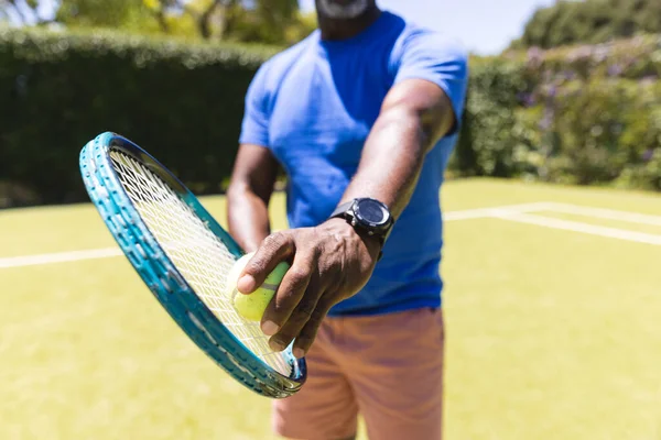 Midsection Senior African American Man Playing Tennis Preparing Serve Sunny — Foto de Stock