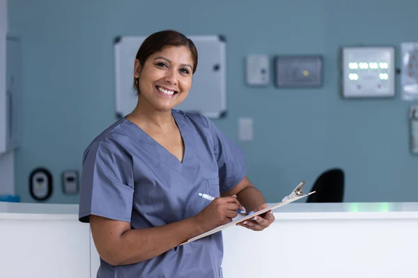 Unaltered Portrait Happy Asian Female Doctor Writing Clipboard Smiling Hospital — Stock Photo, Image