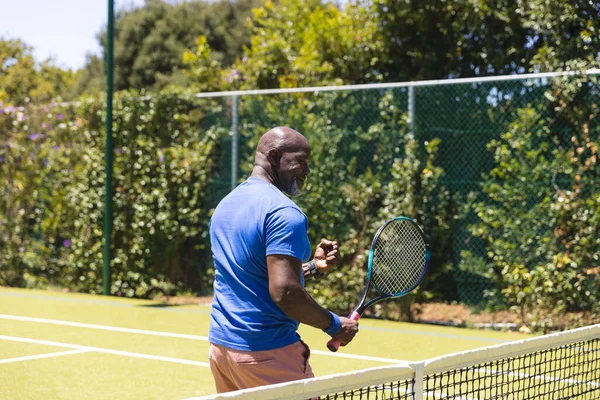 Happy Senior African American Man Playing Tennis Celebrating Sunny Grass — Stock Photo, Image