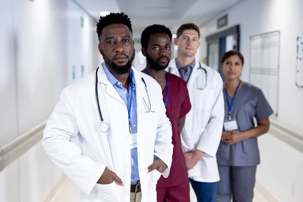 Retrato Inalterado Serio Médico Afroamericano Diversos Colegas Hospital Equipo Compañeros — Foto de Stock
