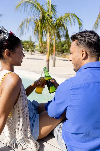 Caucasian Young Couple Toasting Beer Bottles While Sitting Poolside Tourist — Stock Photo, Image