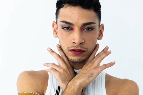 Çift Cinsiyetli Transseksüel Erkek Portresi Makyajlı Beyaz Arka Plandaki Kameraya — Stok fotoğraf
