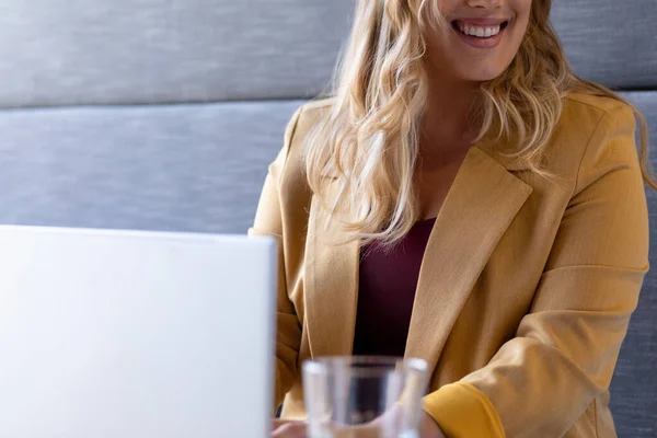 Mid Section Smiling Size Caucasian Casual Businesswoman Using Laptop Desk — Stock Photo, Image
