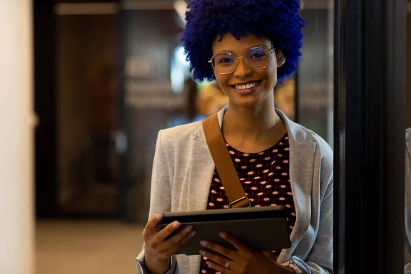 Portrait Happy Biracial Casual Businesswoman Blue Afro Using Tablet Office — Stock Photo, Image