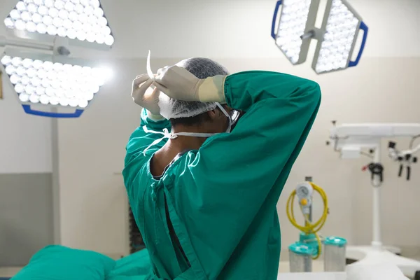Afro Amerikaanse Vrouwelijke Chirurg Operatiekamer Operatiekamer Ziekenhuis Chirurgie Geneeskunde Gezondheidszorg — Stockfoto