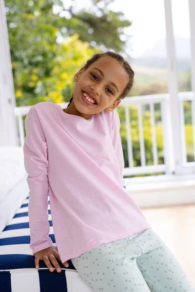 Retrato Menina Biracial Feliz Vestindo Pijama Quarto Frente Janela Com — Fotografia de Stock
