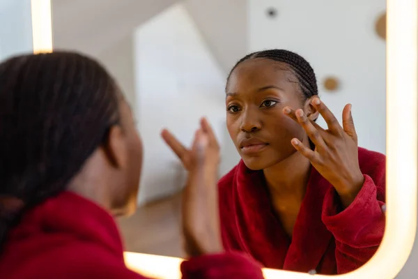 African American Woman Bathrobe Cleansing Face Bathroom Lifestyle Hygiene Domestic — Stock Photo, Image