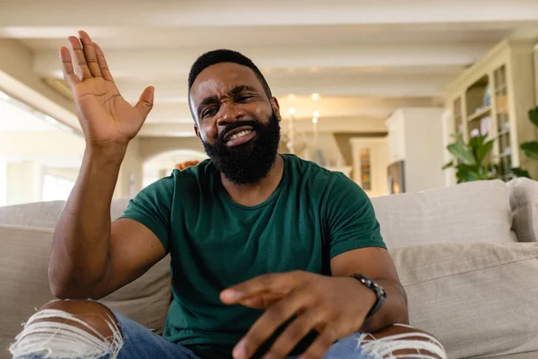 Feliz Hombre Afroamericano Haciendo Videollamadas Salón Estilo Vida Comunicación Vida — Foto de Stock