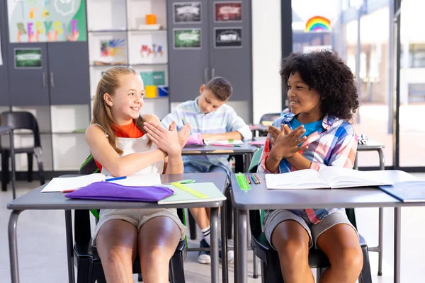 Two Smiling Diverse Schoolgirls Practicing Sign Language Class Copy Space — Stock Photo, Image