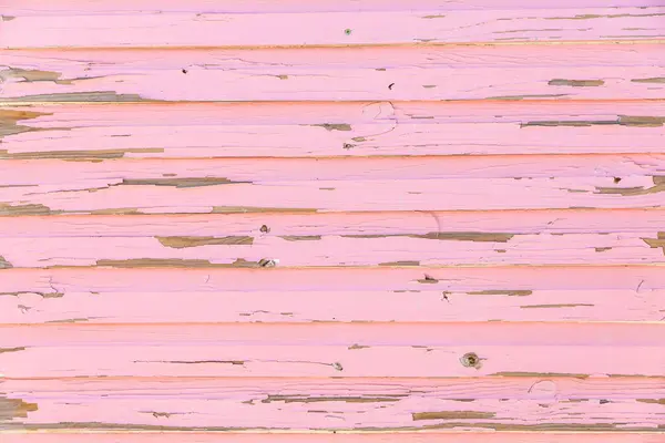 在带有复制空间的海滨棚屋木板上紧密贴上风吹日晒的粉色彩绘 — 图库照片