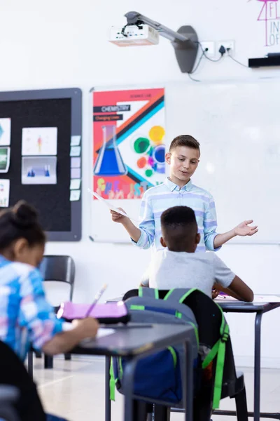 Vertical Two Diverse Schoolboys Discussion Class Copy Space Education Inclusivity — Stock Photo, Image