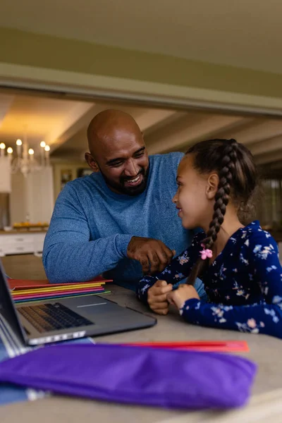 Happy Biracial Father Daughter Using Laptop Schoolwork Talking Home Copy — Stock Photo, Image