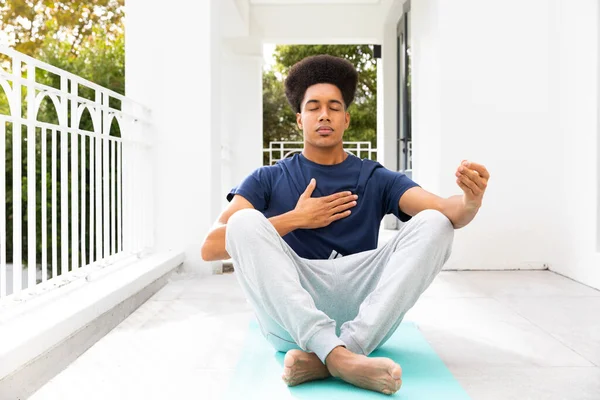 Relaxed Biracial Man Practicing Yoga Meditation Sitting Balcony Wellbeing Fitness — Stock Photo, Image