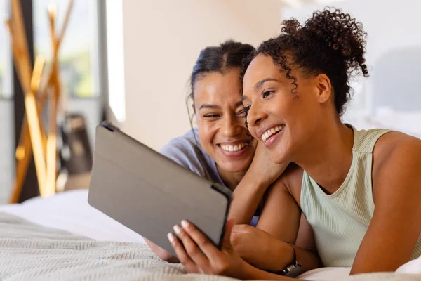 Happy Biracial Lesbian Couple Using Tablet Bed Bedroom Relaxation Lifestyle — Stock Photo, Image