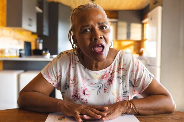 Femme Afro Américaine Senior Faisant Appel Vidéo Maison Style Vie — Photo