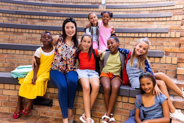 Portrait Diverse Female Teacher Schoolgirls Sitting Elementary School Outdoor Auditorium — Stock Photo, Image