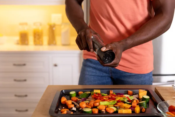 Midsection African American Man Seasoning Vegetables Kitchen Lifestyle Food Cooking — Stock Photo, Image