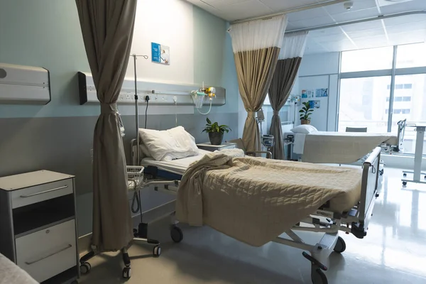 Hastanedeki Yataklı Tıbbi Ekipmanlı Hasta Odasının Genel Görünümü Hastane Tıbbi — Stok fotoğraf