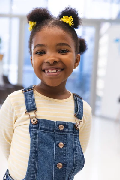 Portrét Šťastné Africké Americké Pacientky Čekárně Nemocnici Nemocnice Dětství Medicína — Stock fotografie