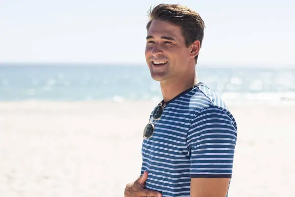 Young Caucasian Man Enjoys Sunny Day Beach Copy Space Unaltered — Stock Photo, Image