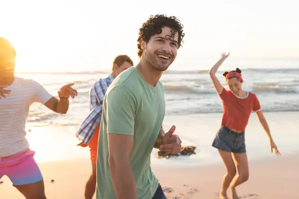 Young Caucasian Man Enjoys Beach Outing Friends Group Diverse Friends — Stock Photo, Image