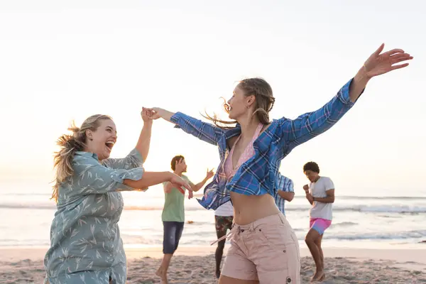 Young Women Dance Beach Sunset Copy Space Friends Enjoy Lively — Stock Photo, Image