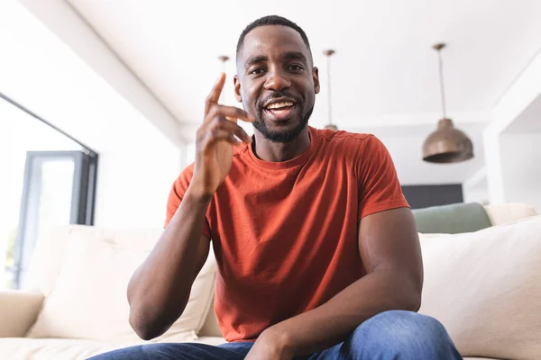 African American Man Red Shirt Gestures His Index Finger Smiling — Stock Photo, Image