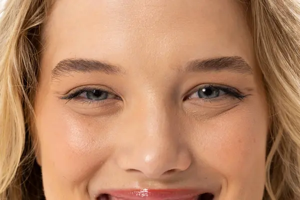 Běloška Mladá Žena Velikost Model Lehkým Make Usmívá Bílém Pozadí Stock Obrázky
