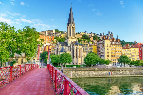 Den Röda Gångbron Och Saint Georges Kyrkan Lyon Sommardag Frankrike — Stockfoto